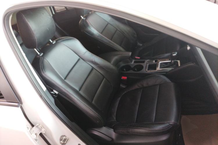 Used Mazda CX-5 2015 2.0L Automatic Two-Wheel Drive Urban Version Right Front Seat