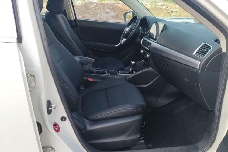Used Mazda CX-5 2015 2.0L Automatic Two-Wheel Drive Urban Version Right Front Seat