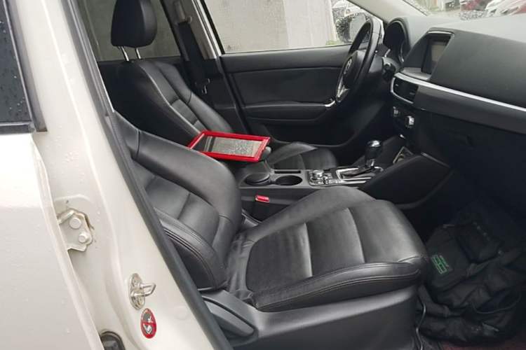 Used Mazda CX-5 2015 2.0L Automatic 4x4 Luxury Edition Right Front Seat