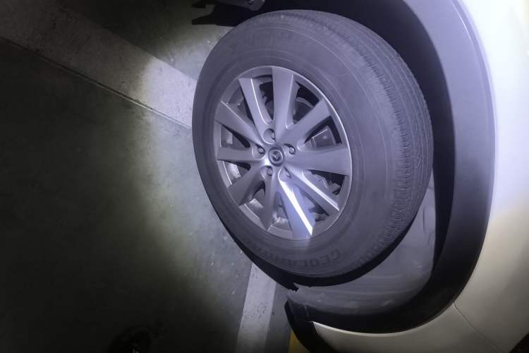 Used Mazda CX-5 2015 2.0L Automatic Two-Wheel Drive Urban Version Right Front Wheel Hub