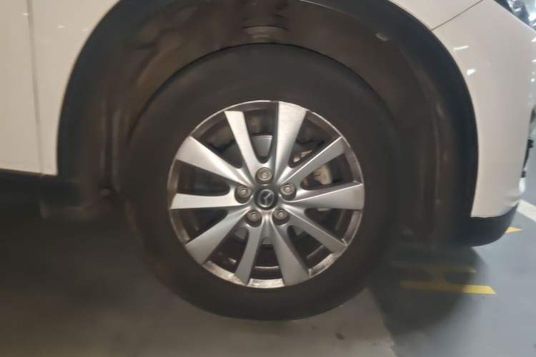 Used Mazda CX-5 2015 2.0L Automatic Two-Wheel Drive Urban Version Right Front Wheel Hub