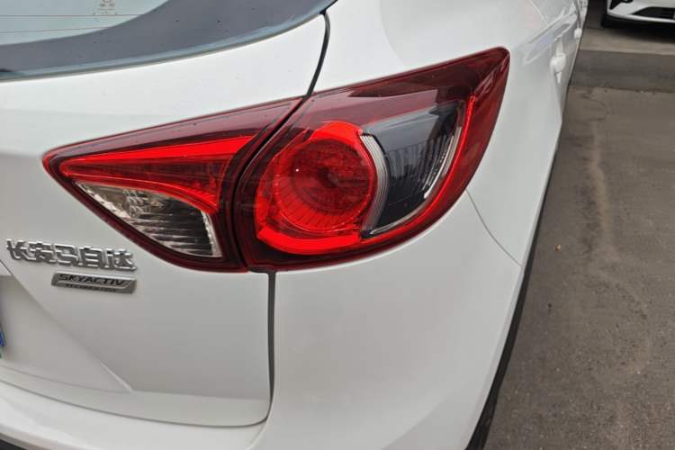 Used Mazda CX-5 2015 2.0L Automatic Two-Wheel Drive Urban Version Right Rear Taillight