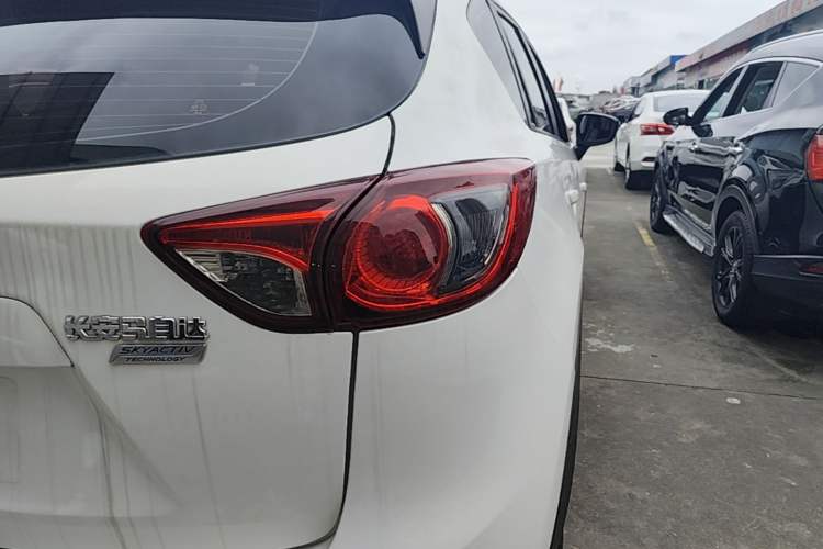Used Mazda CX-5 2015 2.0L Automatic Two-Wheel Drive Urban Version Right Rear Taillight