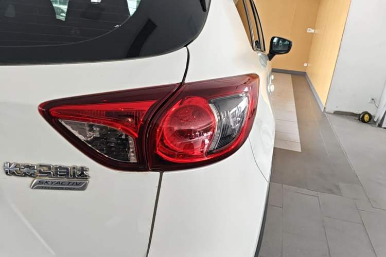 Used Mazda CX-5 2015 2.0L Automatic Two-Wheel Drive Urban Version Right Rear Taillight