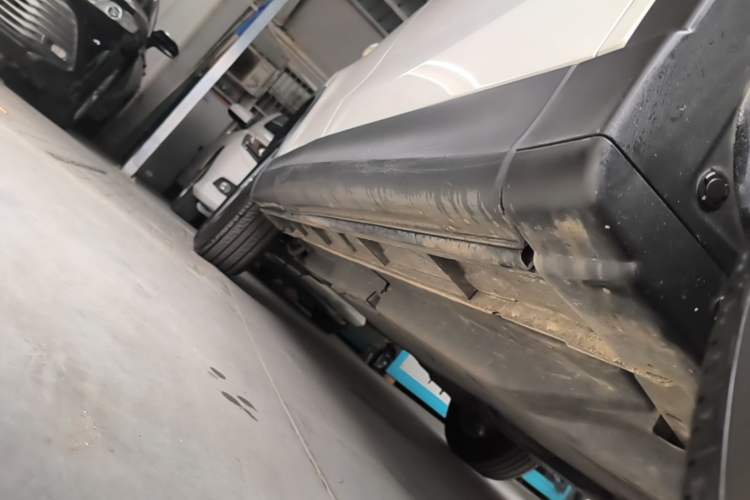 Used Mazda CX-5 2015 2.0L Automatic Two-Wheel Drive Urban Version Right Side Sill