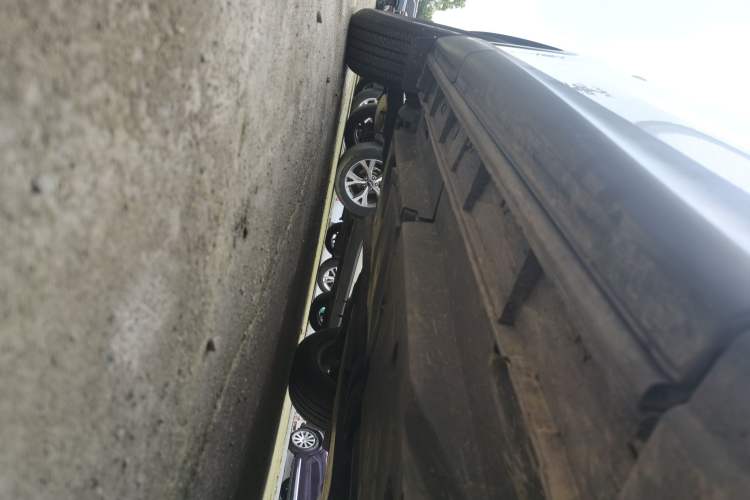 Used Mazda CX-5 2015 2.0L Automatic Two-Wheel Drive Urban Version Right Side Sill