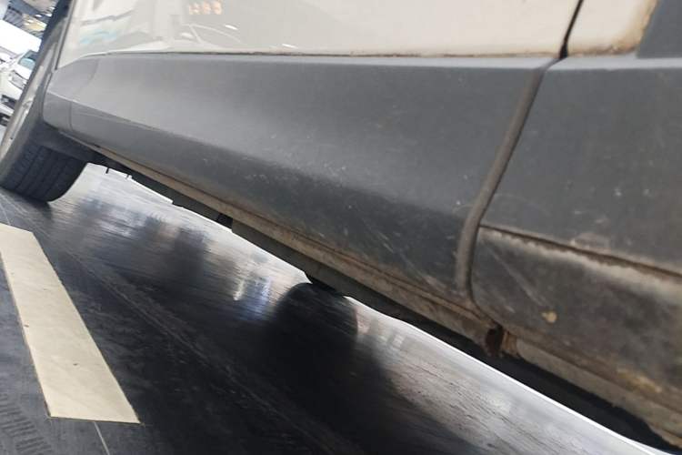 Used Mazda CX-5 2015 2.0L Automatic Two-Wheel Drive Urban Version Right Side Sill