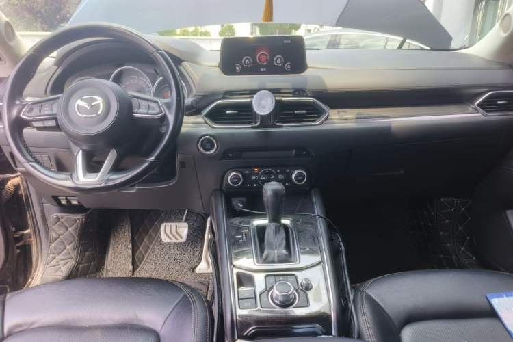 Used Mazda CX-5 2017 2.5L Automatic 4x4 ZhiZun Version China V Standard Center Console