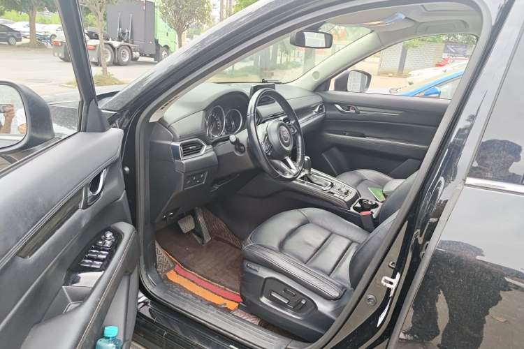 Used Mazda CX-5 2017 2.5L Automatic 2WD ZhiZun Version China VI Standard Driver Seat