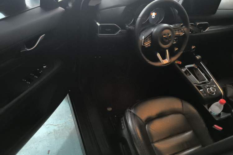 Used Mazda CX-5 2017 2.5L Automatic 2WD ZhiZun Version China V Standard Driver Seat
