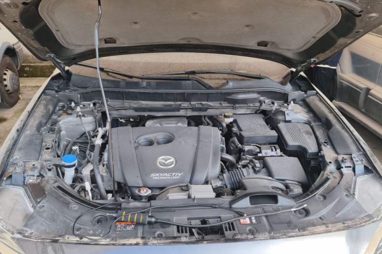 Used Mazda CX-5 2017 2.5L Automatic 4x4 Flagship Version China VI Standard Engine Bay