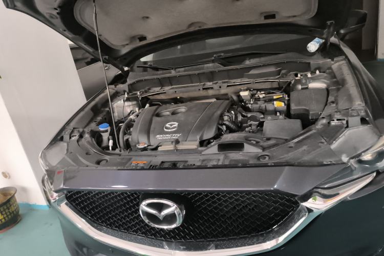 Used Mazda CX-5 2017 2.5L Automatic 2WD ZhiZun Version China V Standard Engine Bay