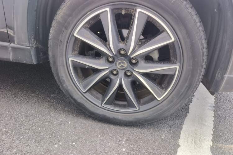 Used Mazda CX-5 2017 2.5L Automatic 4x4 ZhiZun Version China V Standard Right Front Wheel Hub