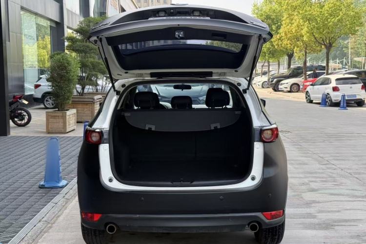 Used Mazda CX-5 2017 2.0L Automatic 2WD ZhiShang Trim China V Standard Trunk