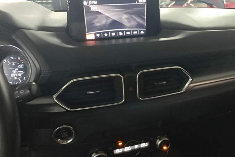 Used Mazda CX-5 2017 2.0L Automatic 2WD ZhiShang Trim China VI Standard Audio And AC Panel