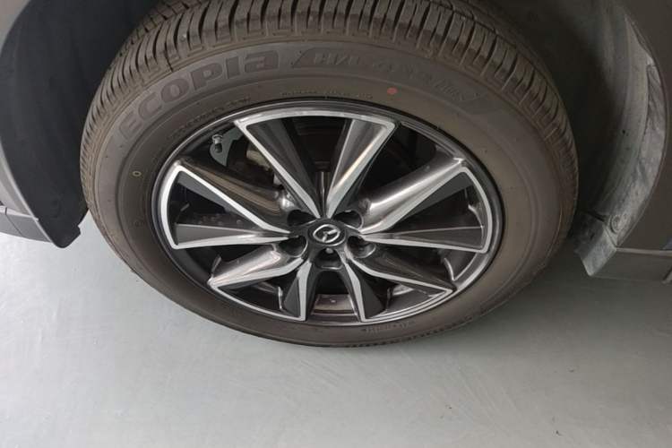 Used Mazda CX-5 2017 2.5L Automatic 4x4 Flagship Version China V Standard Left Front Wheel Hub