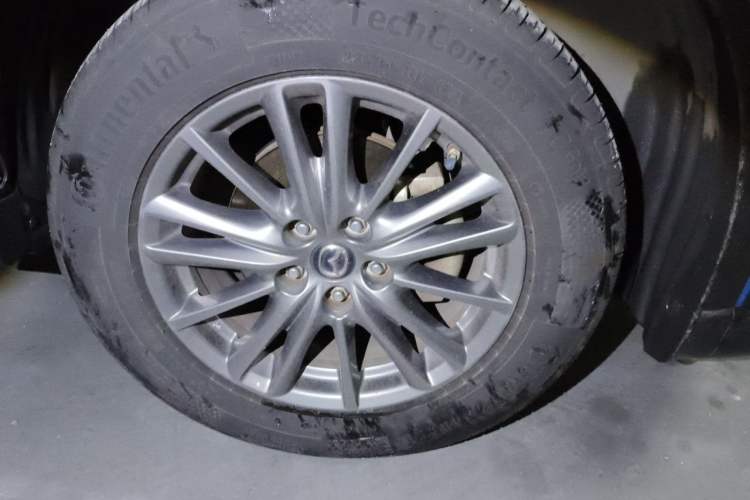 Used Mazda CX-5 2017 2.0L Automatic 2WD ZhiShang Trim China V Standard Right Front Wheel Hub