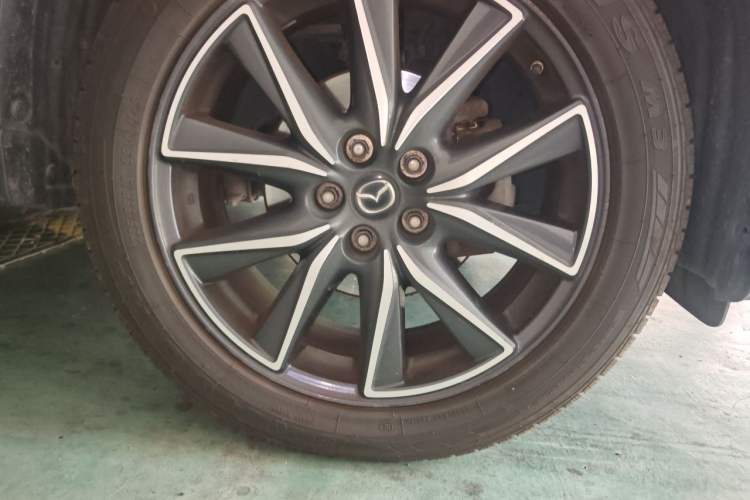 Used Mazda CX-5 2017 2.5L Automatic 4x4 ZhiZun Version China V Standard Right Front Wheel Hub