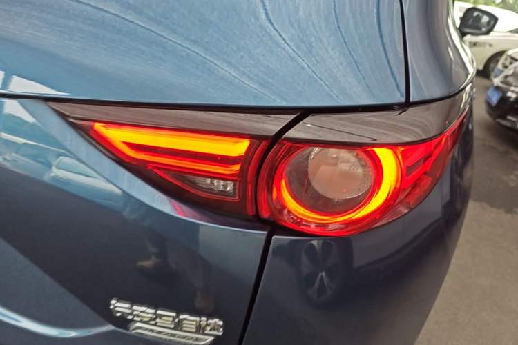 Used Mazda CX-5 2017 2.0L Automatic 2WD ZhiShang Trim China V Standard Right Rear Taillight
