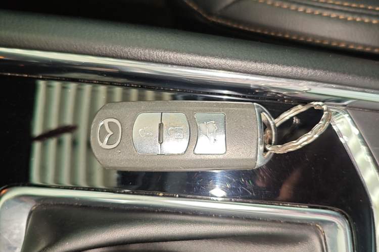 Used Mazda CX-5 2017 2.5L Automatic 4x4 ZhiZun Version China V Standard Vehicle Key