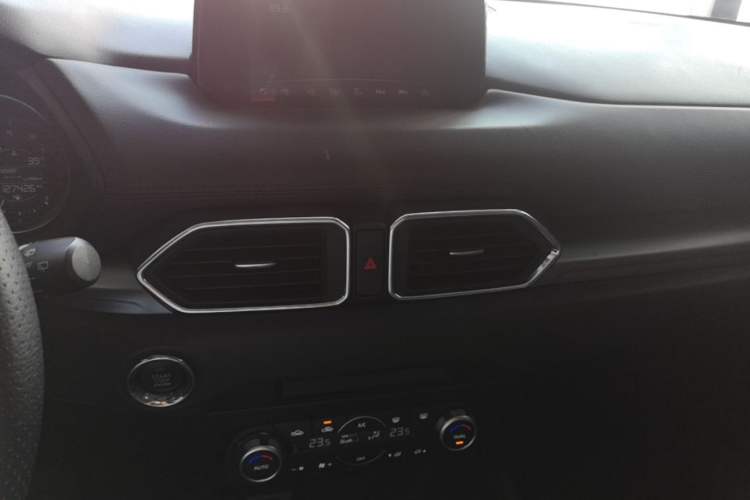 Used Mazda CX-5 2017 2.0L Automatic 2WD ZhiShang Trim China V Standard Audio And AC Panel