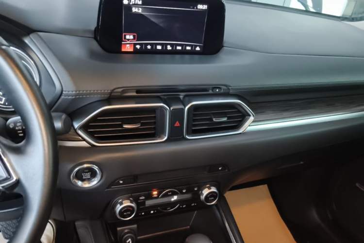 Used Mazda CX-5 2017 2.5L Automatic 4x4 Flagship Version China VI Standard Audio And AC Panel