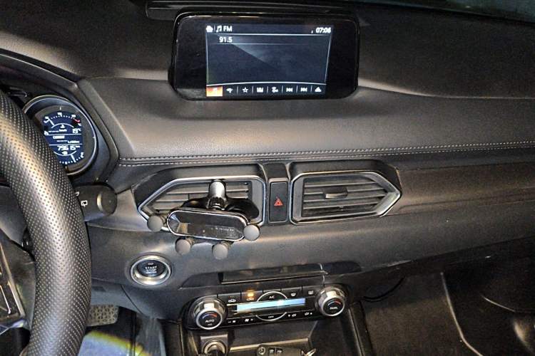Used Mazda CX-5 2017 2.0L Automatic 2WD ZhiShang Trim China VI Standard Audio And AC Panel