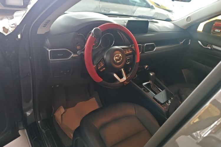 Used Mazda CX-5 2017 2.0L Automatic 2WD ZhiShang Trim China V Standard Center Console