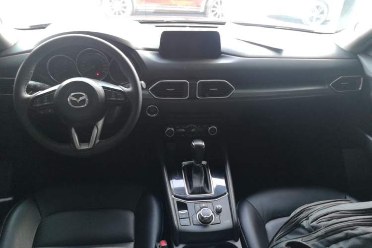 Used Mazda CX-5 2017 2.0L Automatic 2WD ZhiShang Trim China V Standard Center Console