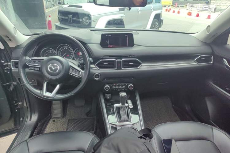 Used Mazda CX-5 2017 2.5L Automatic 4x4 ZhiZun Version China V Standard Center Console