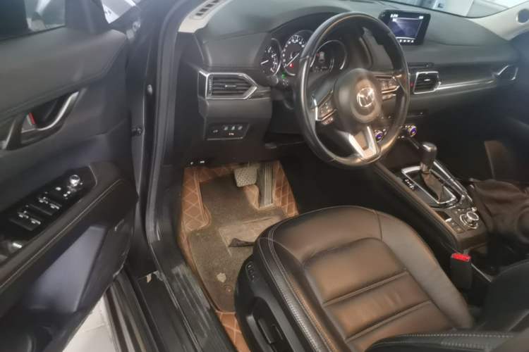 Used Mazda CX-5 2017 2.5L Automatic 4x4 Flagship Version China VI Standard Driver Seat