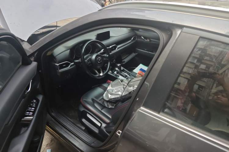 Used Mazda CX-5 2017 2.0L Automatic 2WD ZhiShang Trim China V Standard Driver Seat