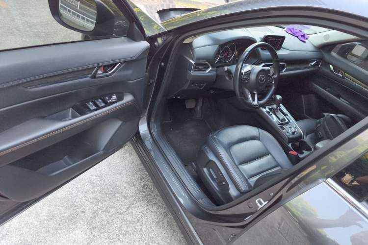 Used Mazda CX-5 2017 2.5L Automatic 2WD ZhiZun Version China V Standard Driver Seat
