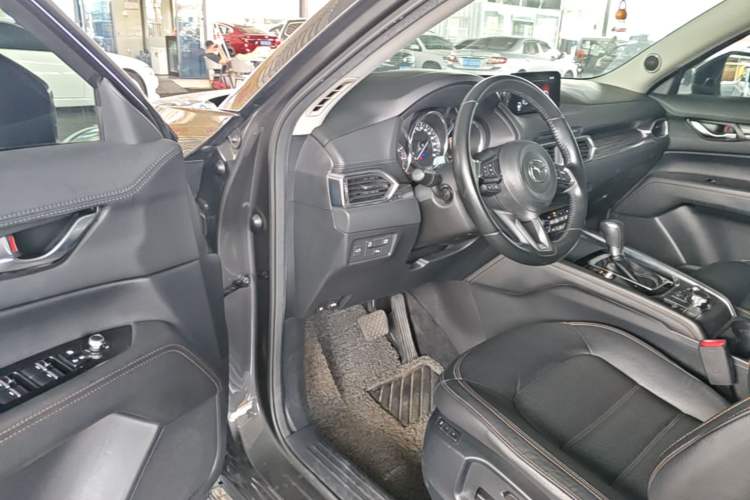 Used Mazda CX-5 2017 2.5L Automatic 4x4 ZhiZun Version China V Standard Driver Seat