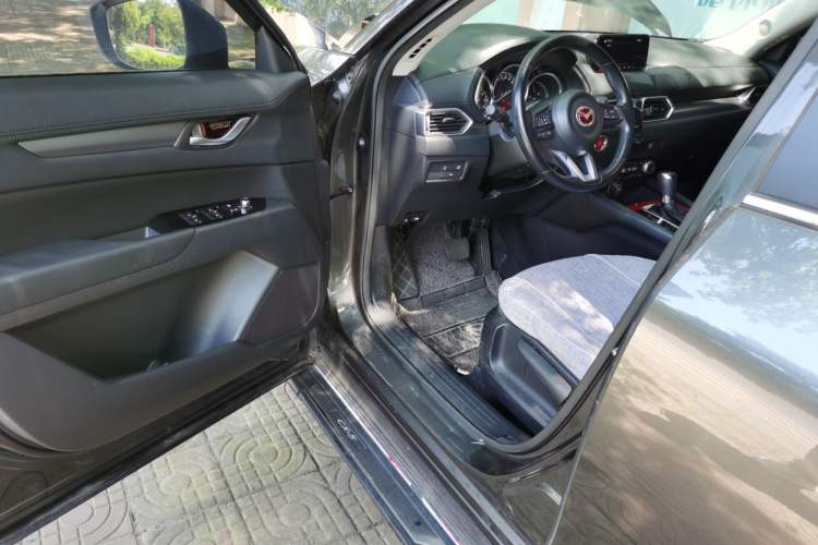 Used Mazda CX-5 2017 2.0L Automatic 2WD ZhiShang Trim China VI Standard Driver Seat