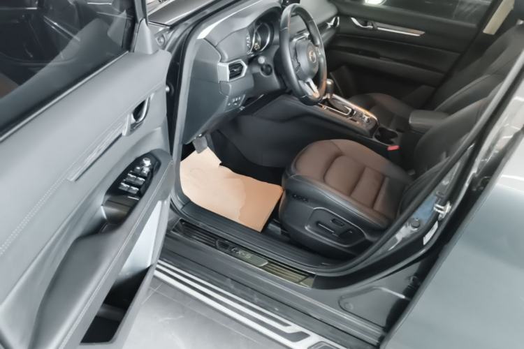 Used Mazda CX-5 2017 2.5L Automatic 4x4 Flagship Version China VI Standard Driver Seat