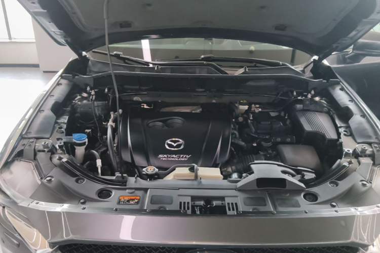 Used Mazda CX-5 2017 2.5L Automatic 4x4 Flagship Version China VI Standard Engine Bay