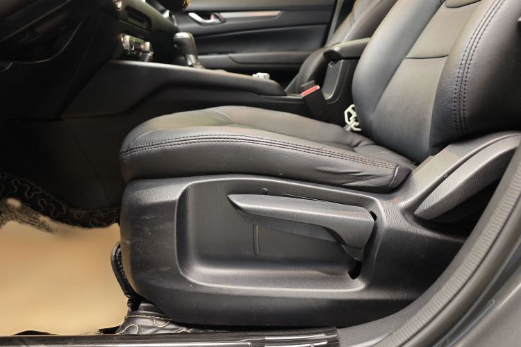 Used Mazda CX-5 2017 2.0L Automatic 2WD ZhiShang Trim China V Standard Interior 2