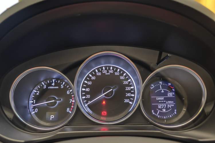 Used Mazda CX-5 2017 2.0L Automatic 2WD ZhiShang Trim China V Standard Odometer Close Up