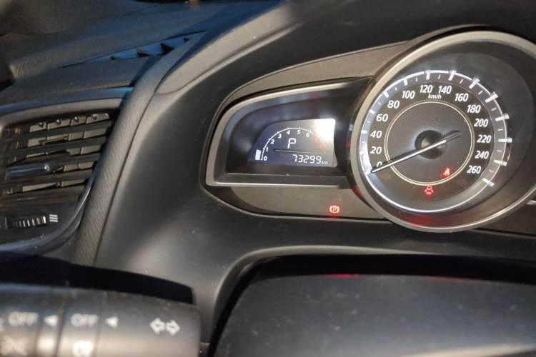 Used Mazda CX-5 2017 2.0L Automatic 2WD Comfort Edition China VI Standard Odometer Close Up