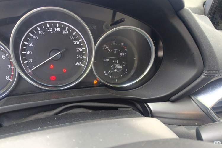 Used Mazda CX-5 2017 2.0L Automatic 2WD ZhiShang Trim China V Standard Odometer Close Up