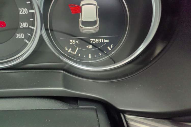 Used Mazda CX-5 2017 2.5L Automatic 4x4 ZhiZun Version China V Standard Odometer Close Up