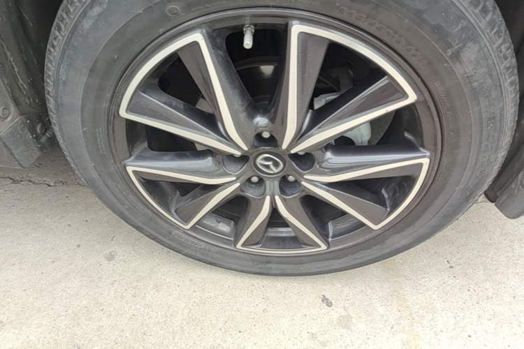Used Mazda CX-5 2017 2.5L Automatic 4x4 ZhiZun Version China V Standard Right Front Wheel Hub