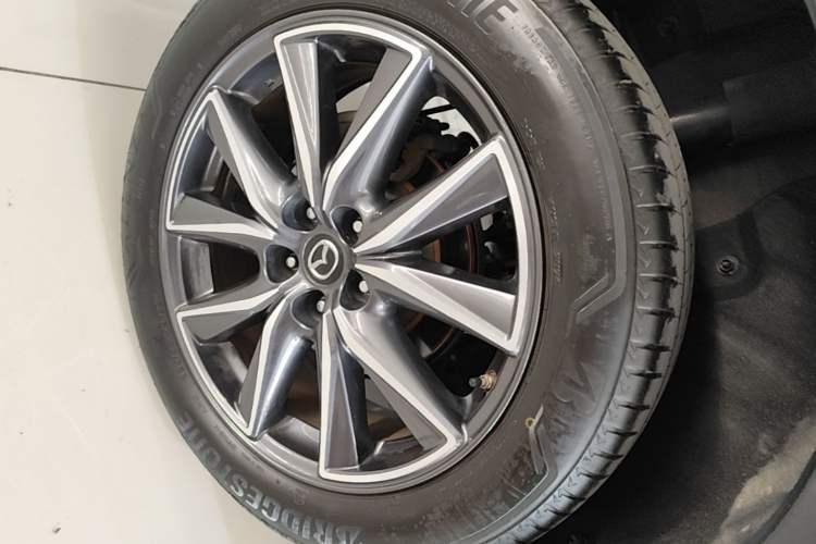 Used Mazda CX-5 2017 2.5L Automatic 4x4 Flagship Version China V Standard Right Rear Wheel Hub