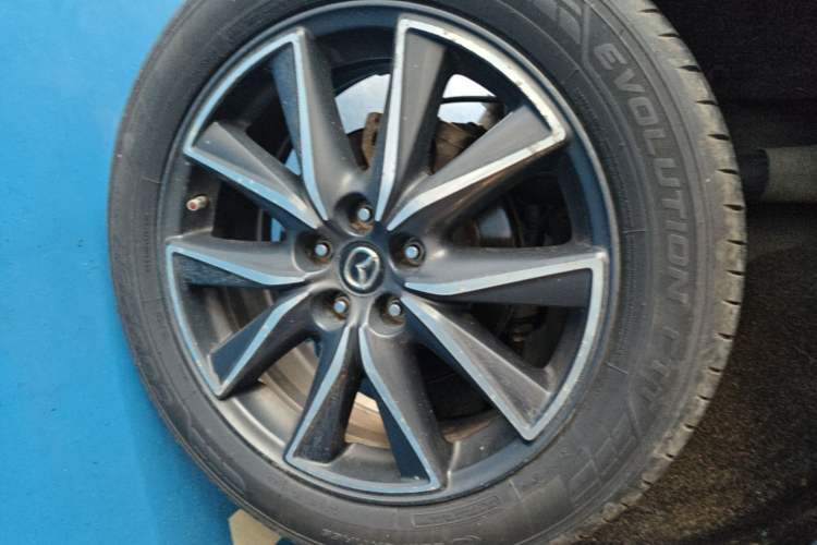 Used Mazda CX-5 2017 2.5L Automatic 2WD ZhiZun Version China V Standard Right Rear Wheel Hub