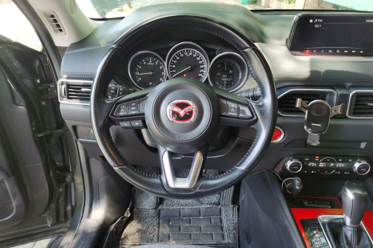 Used Mazda CX-5 2017 2.0L Automatic 2WD ZhiShang Trim China VI Standard Steering Wheel