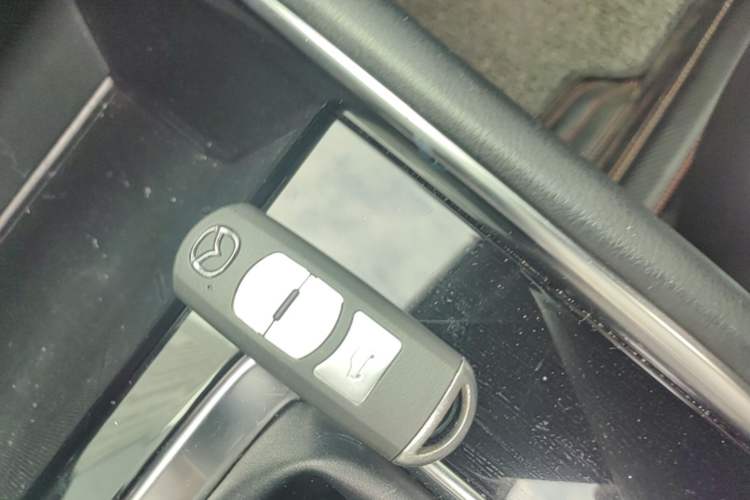 Used Mazda CX-5 2017 2.5L Automatic 4x4 ZhiZun Version China V Standard Vehicle Key