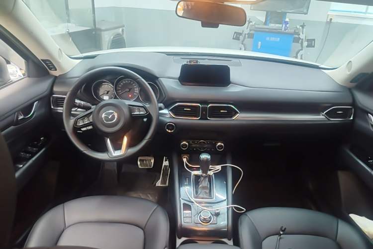Used Mazda CX-5 2017 2.0L Automatic 2WD ZhiShang Trim China V Standard Center Console