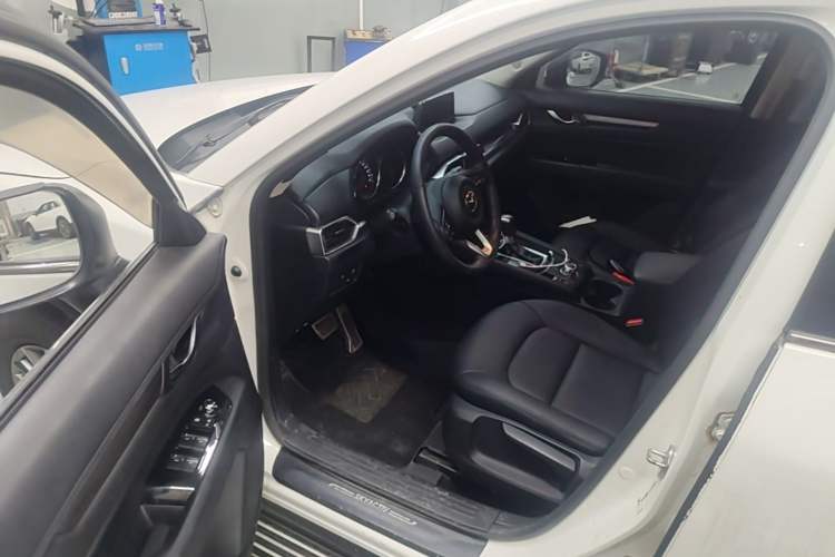 Used Mazda CX-5 2017 2.0L Automatic 2WD ZhiShang Trim China V Standard Driver Seat
