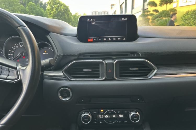 Used Mazda CX-5 2017 2.5L Automatic 2WD ZhiZun Version China V Standard Audio And AC Panel